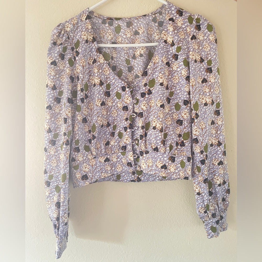 Sly Flower-Pattern Crop Top With Buttonup - image 1